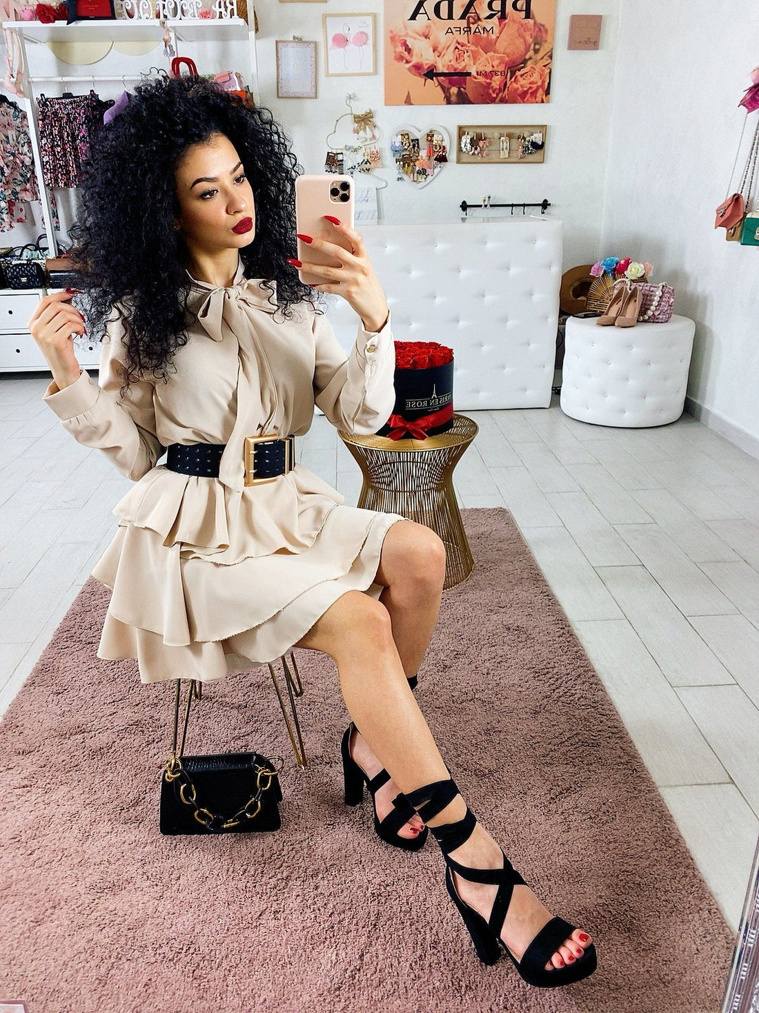 Abito a balze cipria con fiocco - R.a. Boutique 