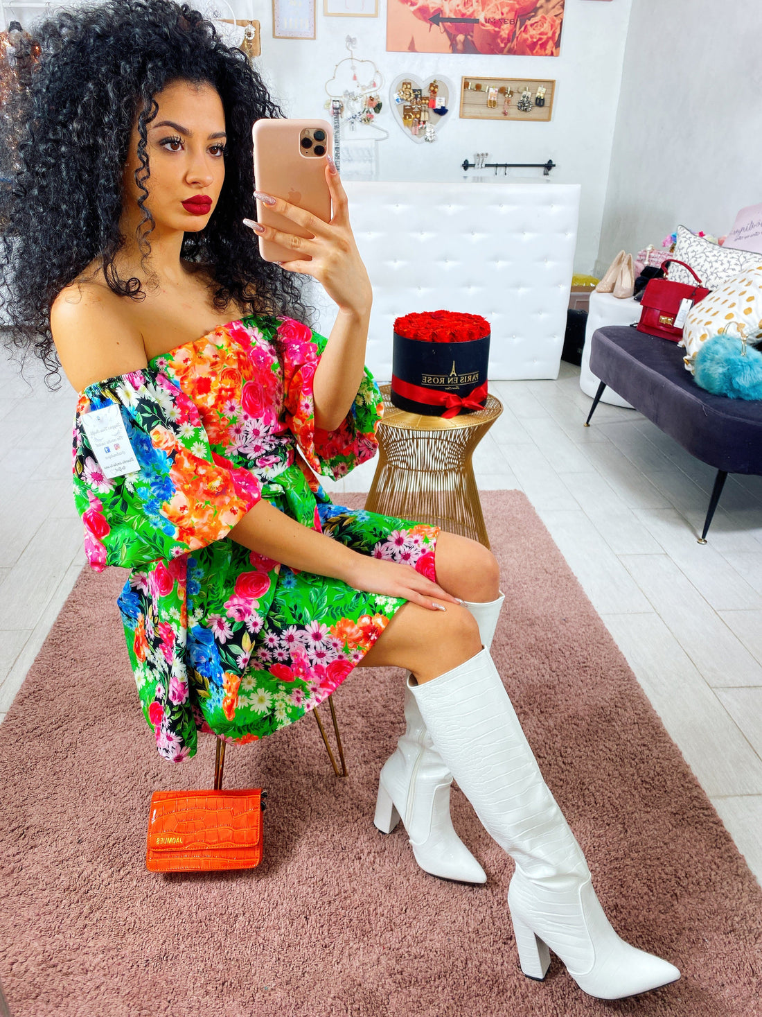 Abito a barchetta con fiori colorati - R.a. Boutique 