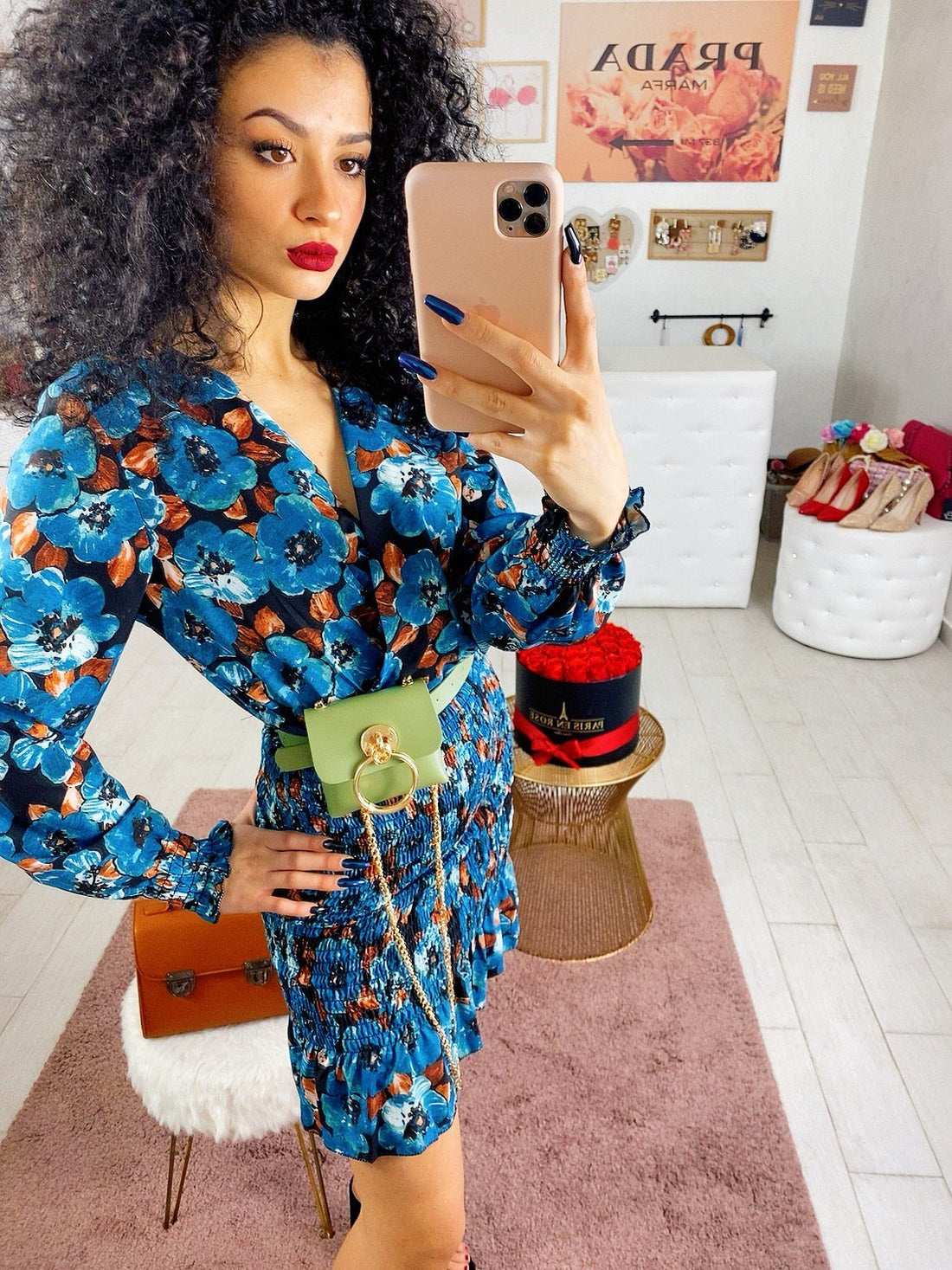 Abito aderente con fiori azzurri - R.a. Boutique 