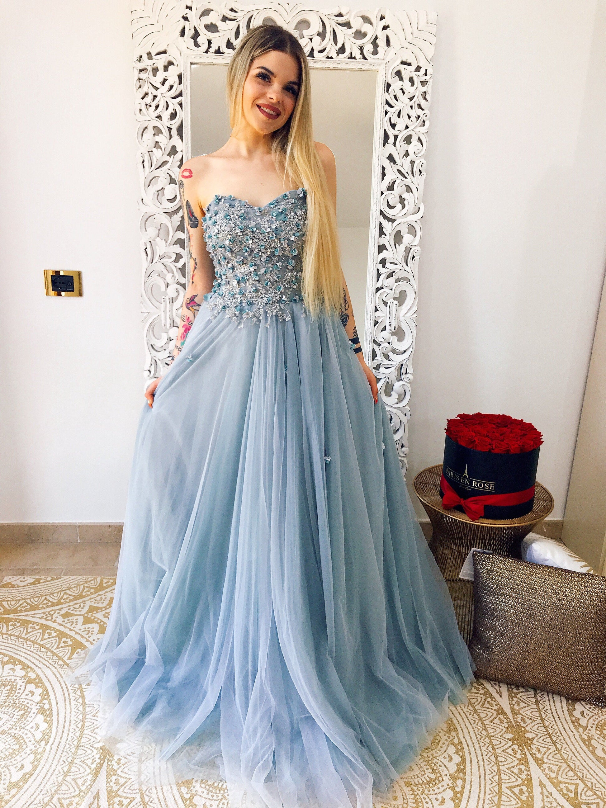 Abito da cerimonia con fiorellini carta da zucchero