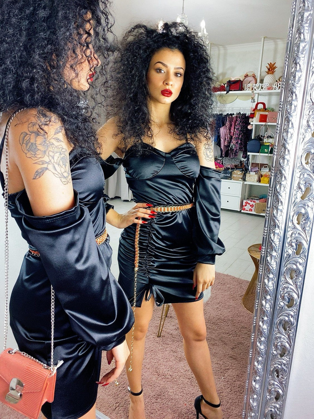 Abito in raso con scollo a barchetta e arricciatura nero - R.a. Boutique 