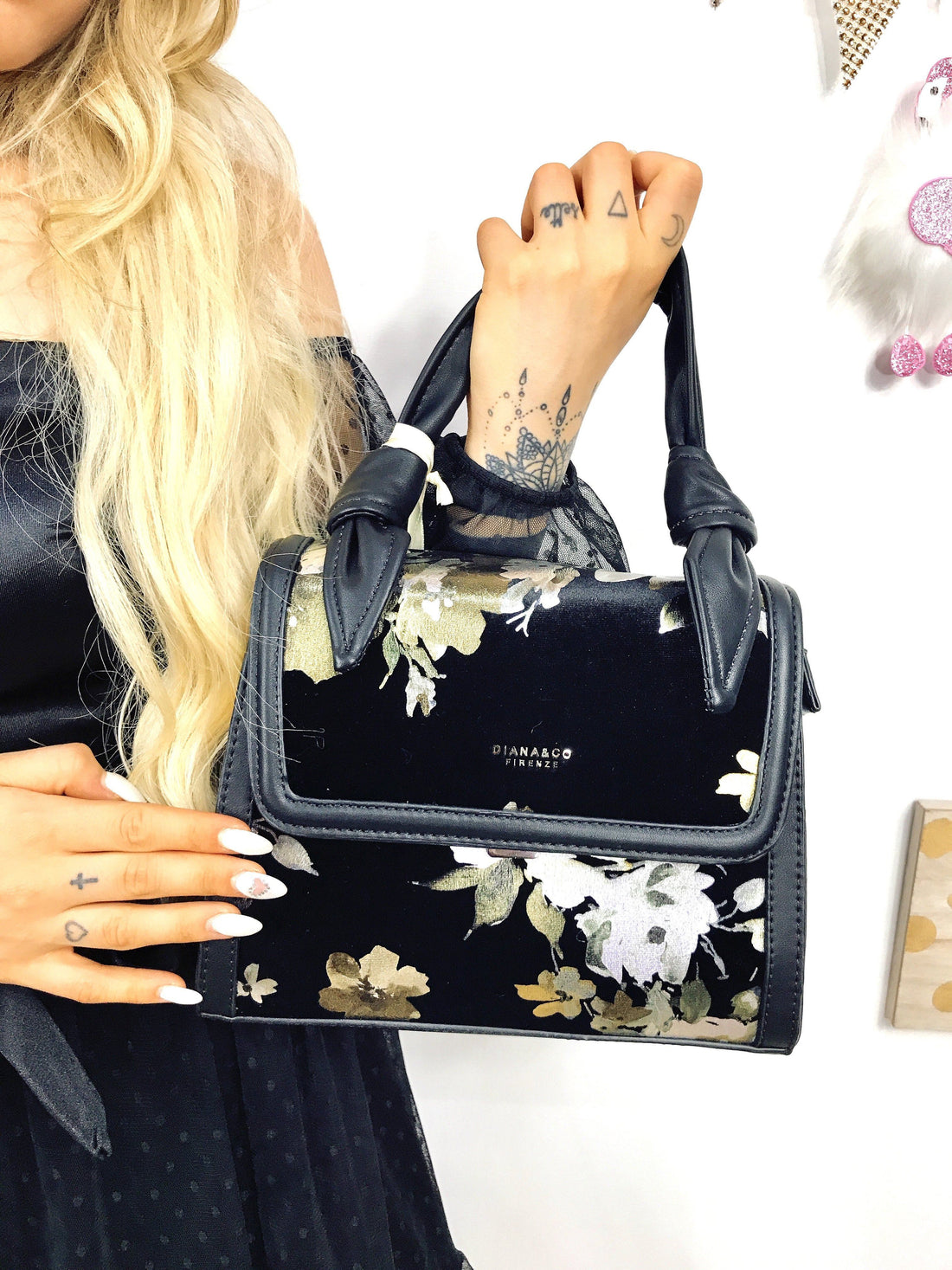 Bag in velluto con dettagli oro - R.a. Boutique 