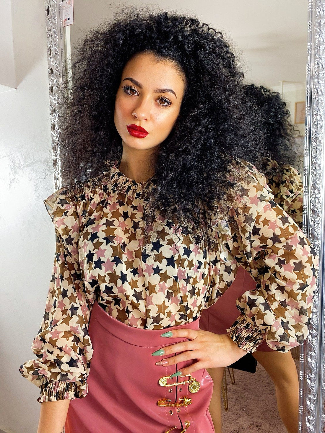 Blusa con maxi stelle beige - R.a. Boutique 