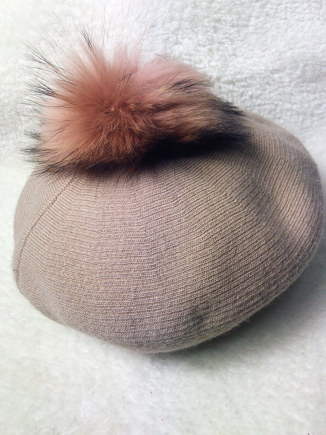 Cappello con pompom singolo - R.a. Boutique 