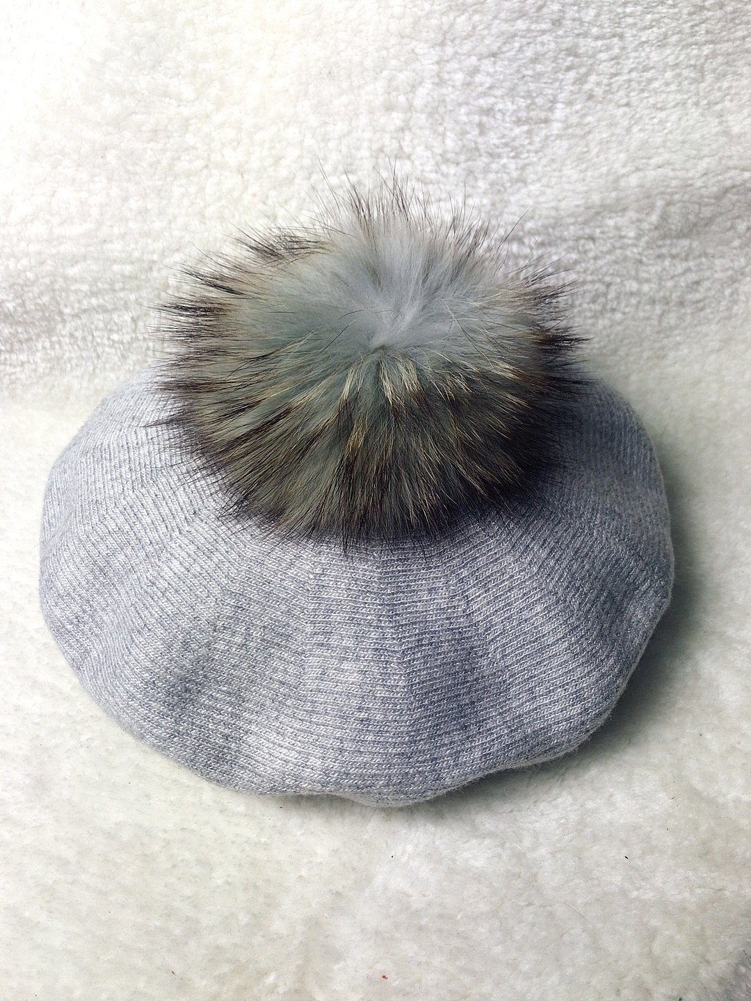 Cappello con pompom singolo - R.a. Boutique 