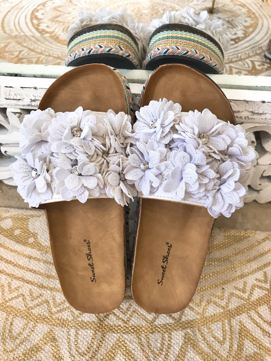 Ciabatte con fiori e perle - R.a. Boutique 