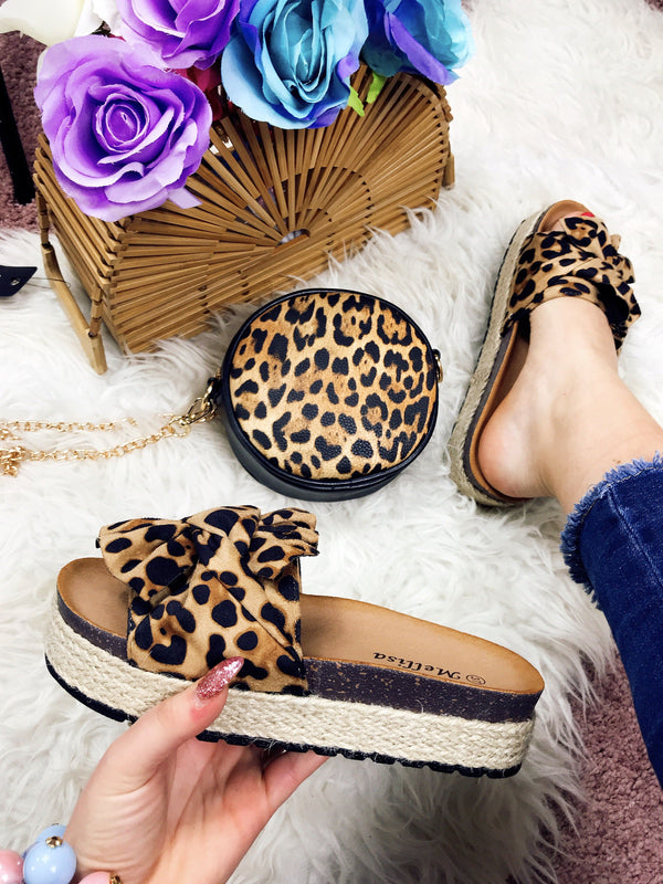 Pantoffeln mit Leopardenmuster