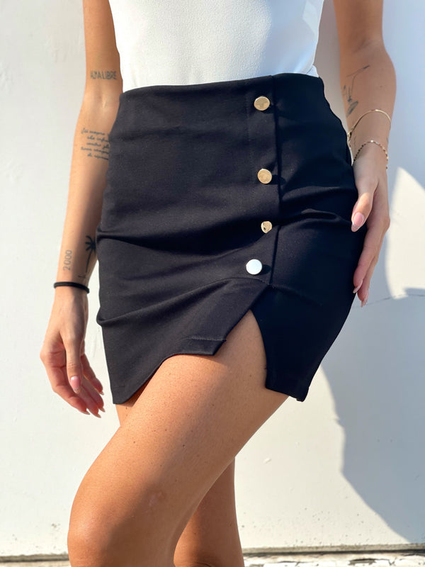 falda negra con botones