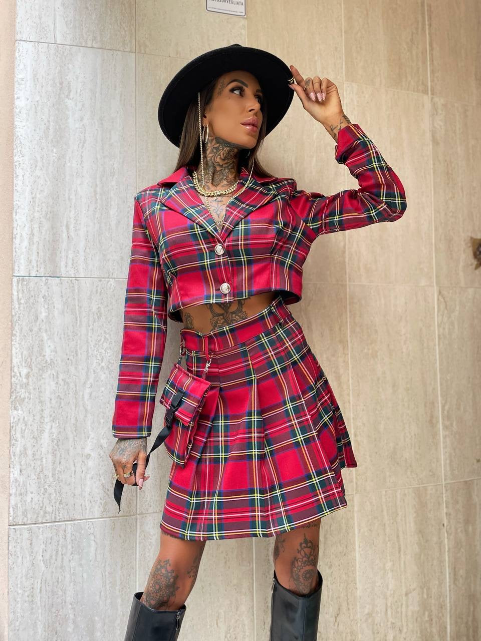 Completo giacca corta e gonna scozzese rosso - R.a. Boutique 