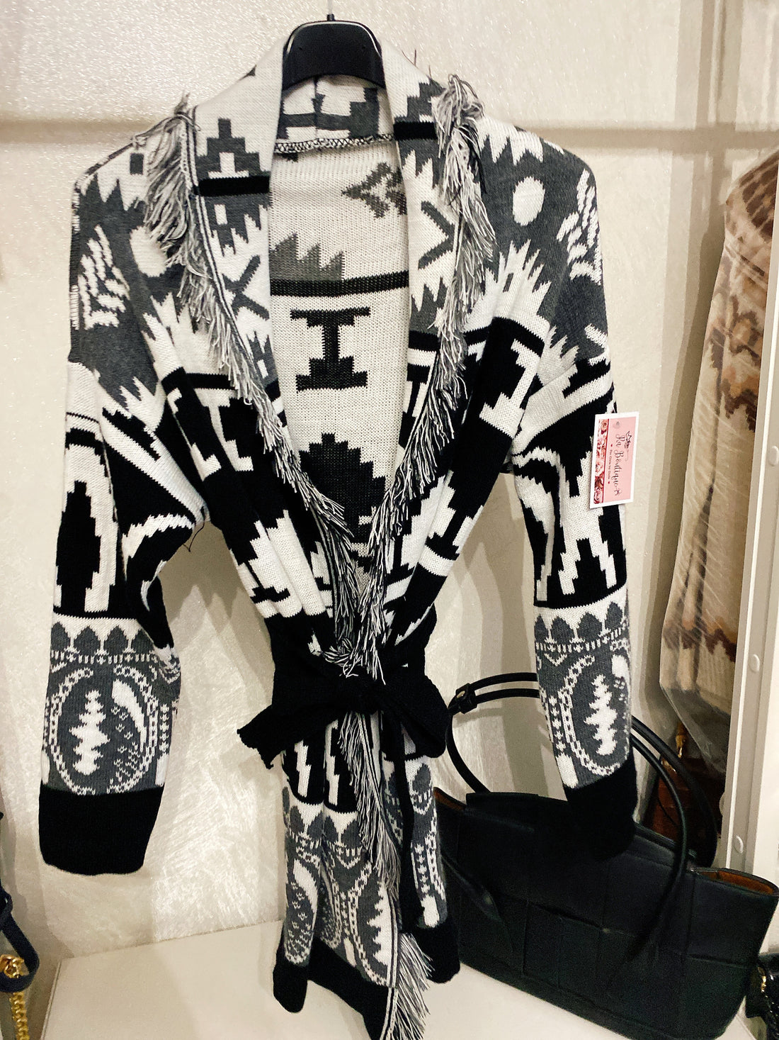 Cardigan nero con frange e cinta - R.a. Boutique 