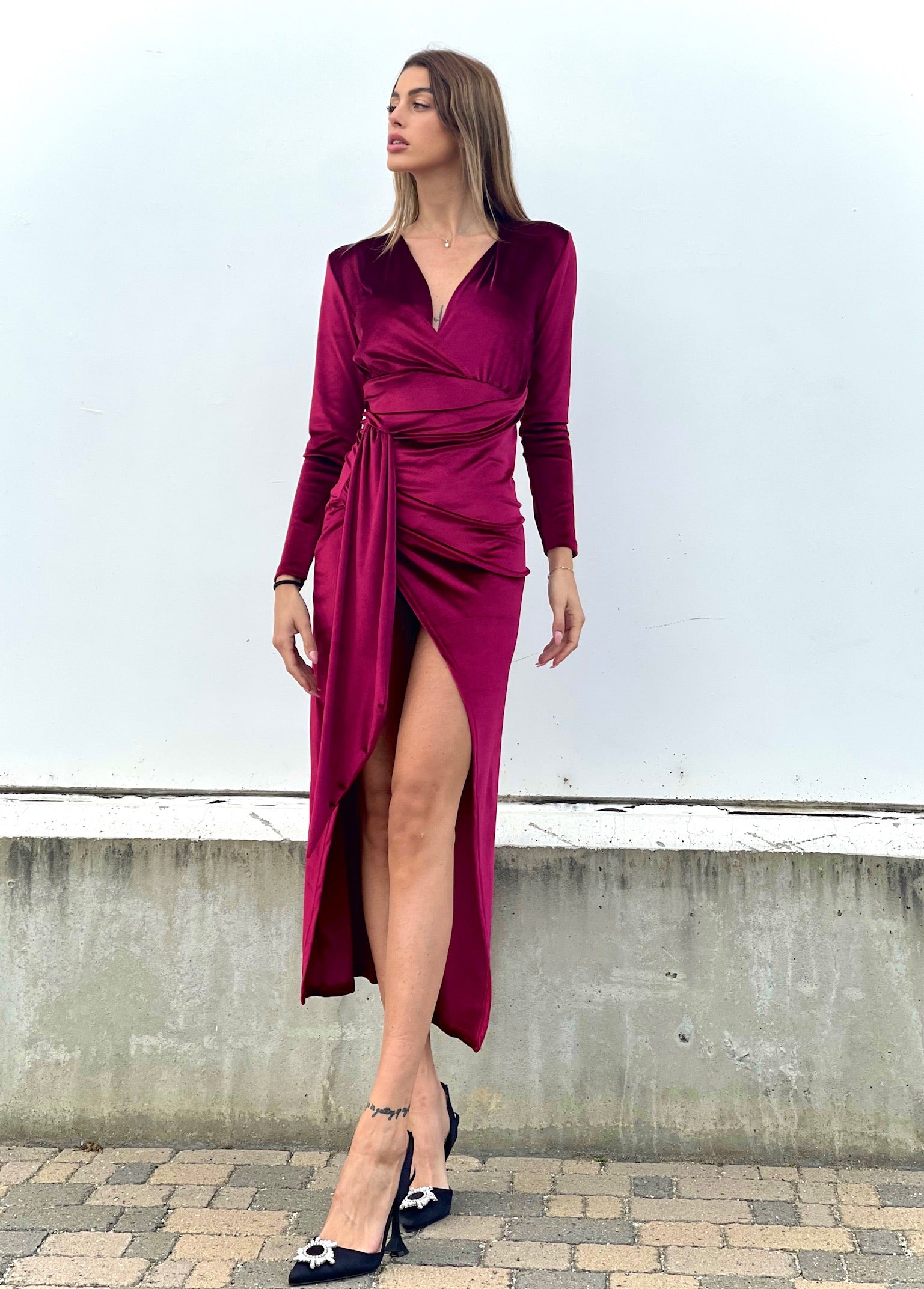 Long velvet dress with maxi slit Bordeaux
