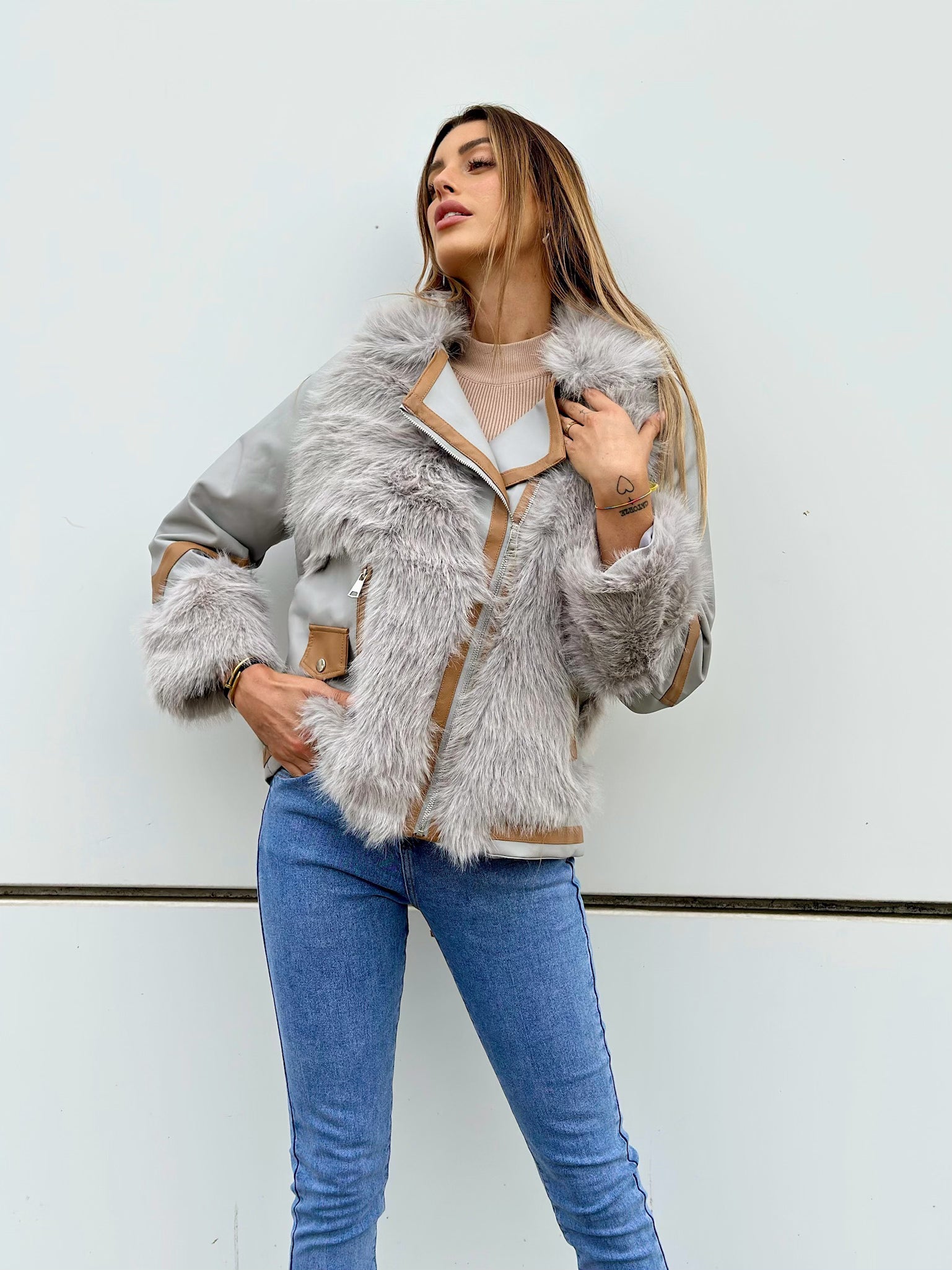 Giaccone grigio polvere dettaglio Camel - R.a. Boutique 