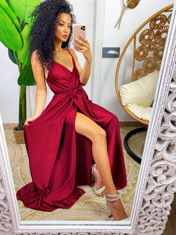 Abito in raso con maxi spacco Bordeaux scuro - R.a. Boutique 