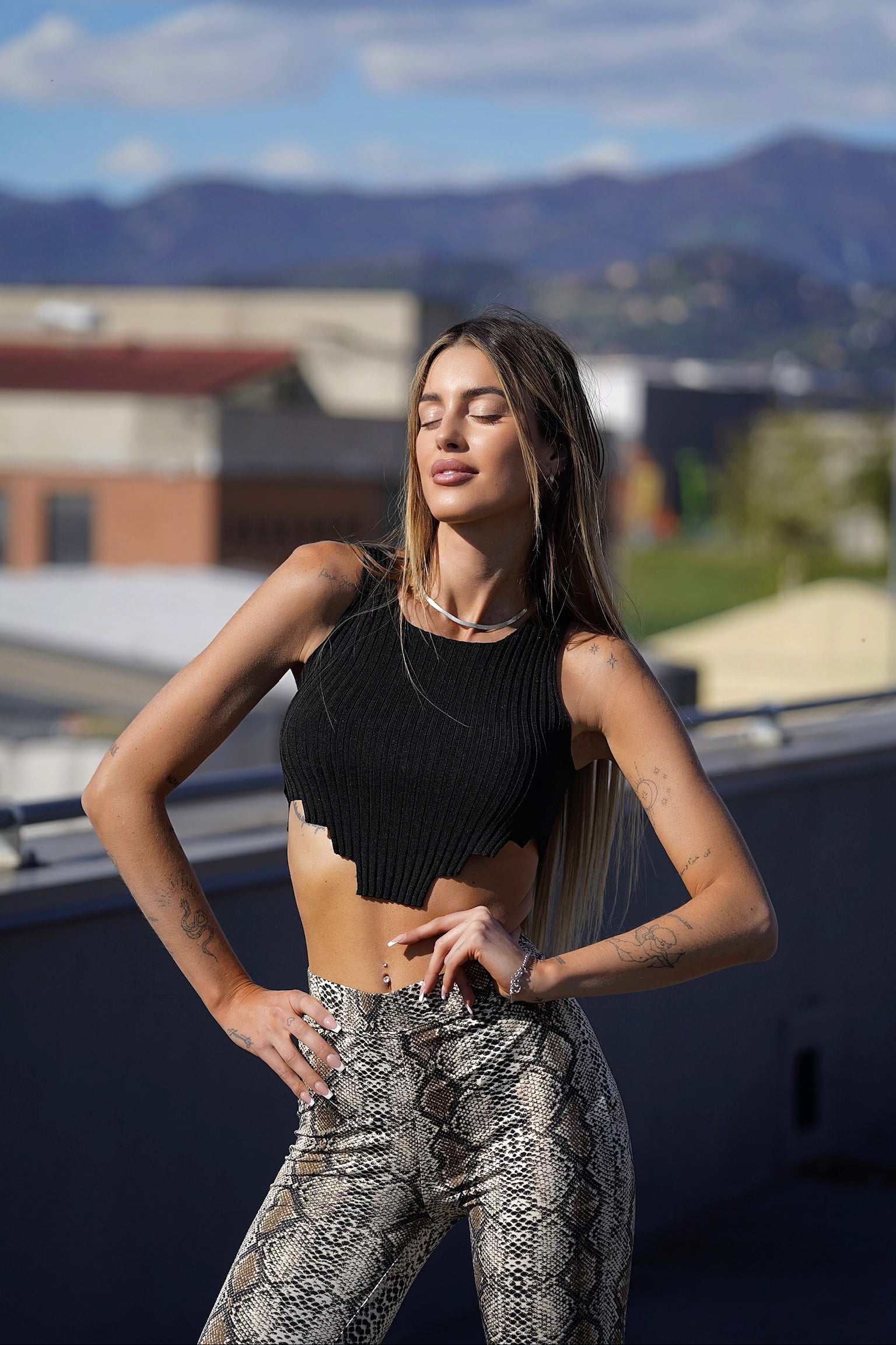 Top crop nero zigzag - R.a. Boutique 