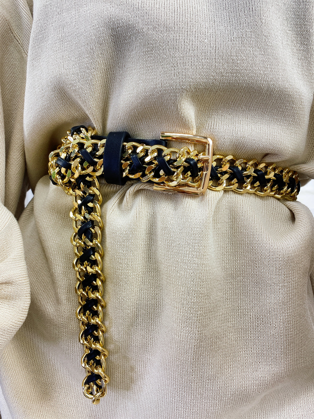 Cintura con catena nera oro - R.a. Boutique 