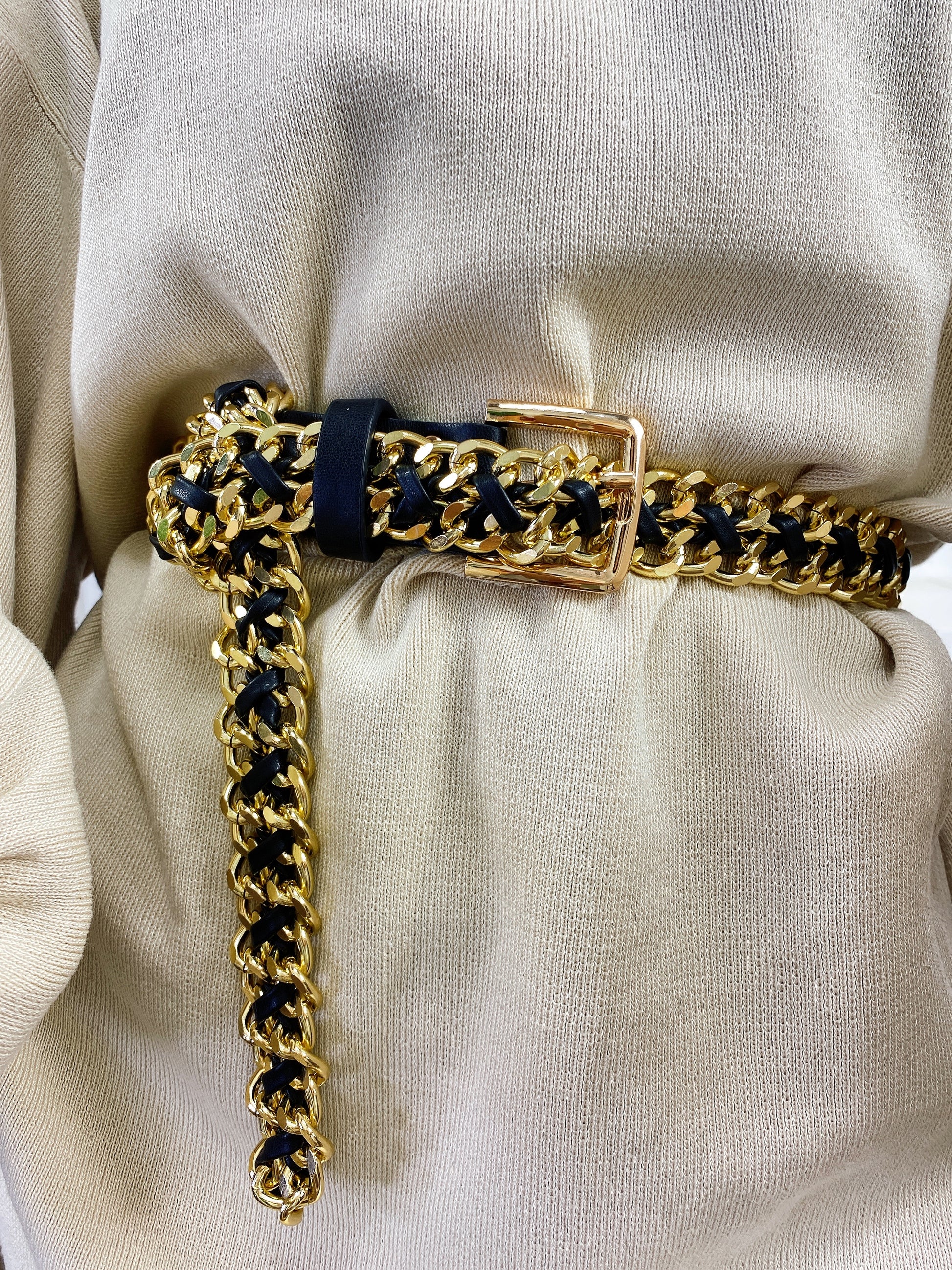 Cintura con catena nera oro - R.a. Boutique 