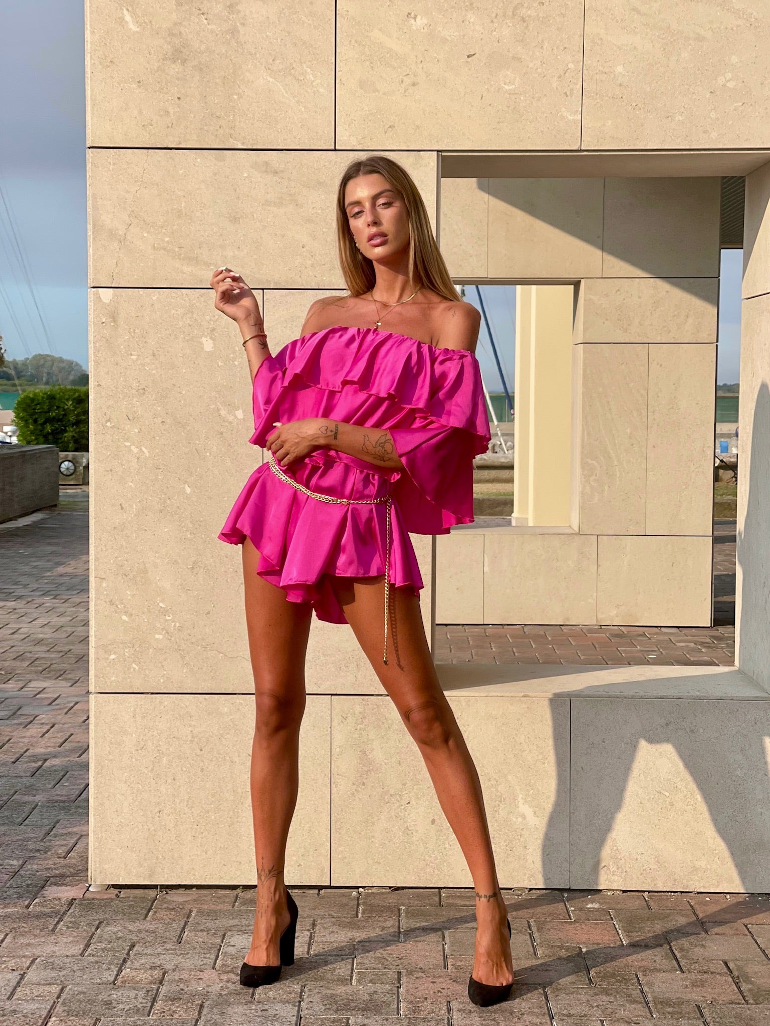 Tutina Fuxia scollo a barchetta e balze - R.a. Boutique 