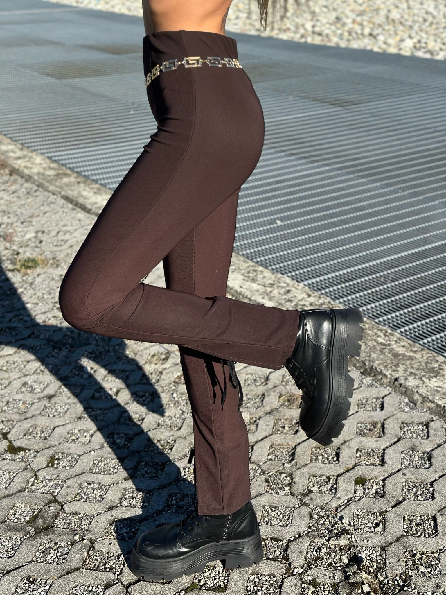 Pantalone con spacchetto marrone - R.a. Boutique 