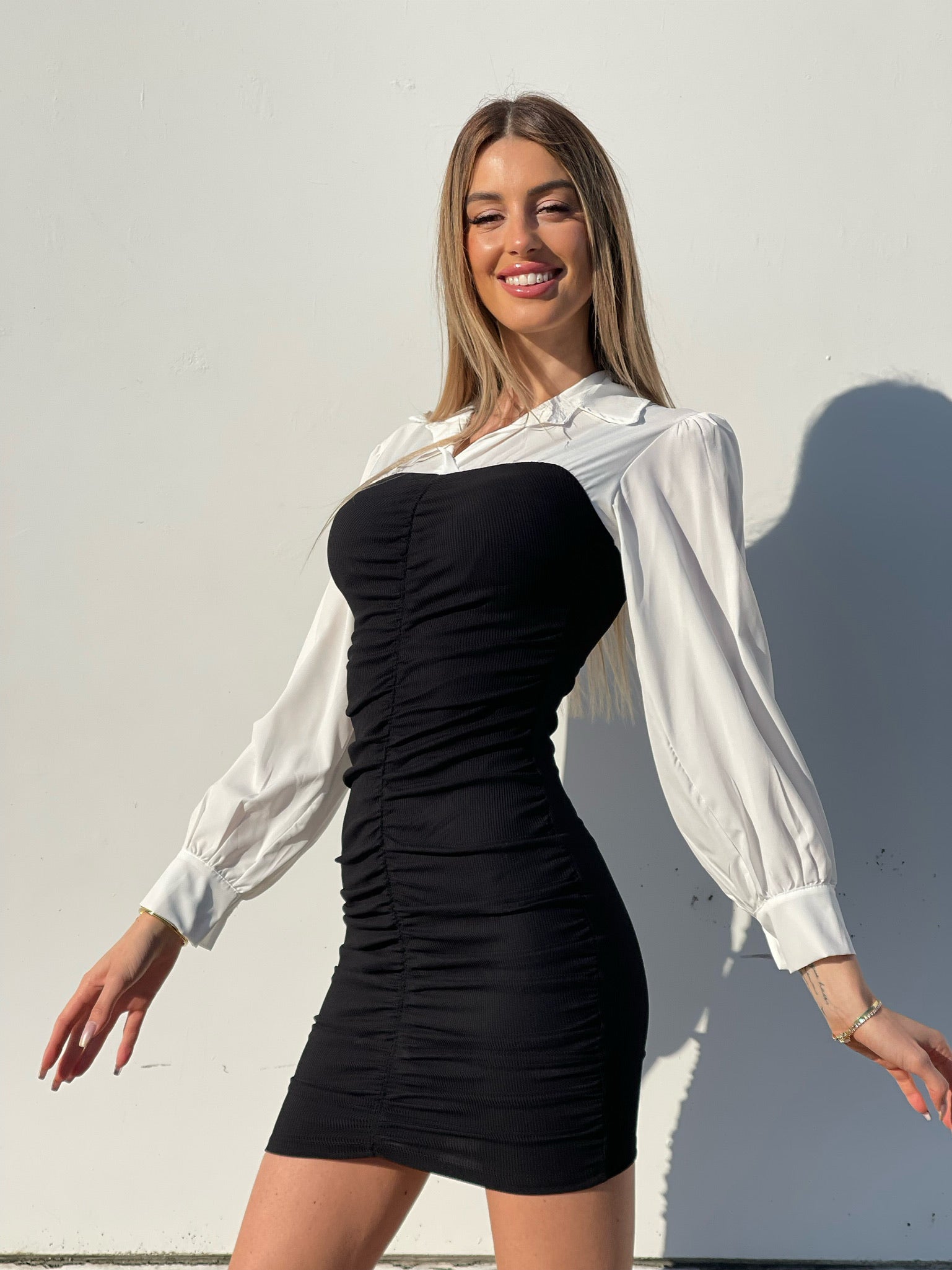 Abito Bodycon Corto Lucido Donna Con Gonna A Pieghe – Maniche Lunghe, Taglia Unica