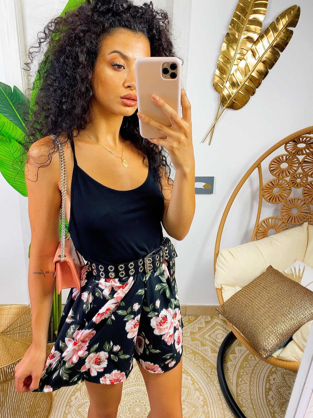 Tutina nera con pantaloncino a fiori rosa - R.a. Boutique 