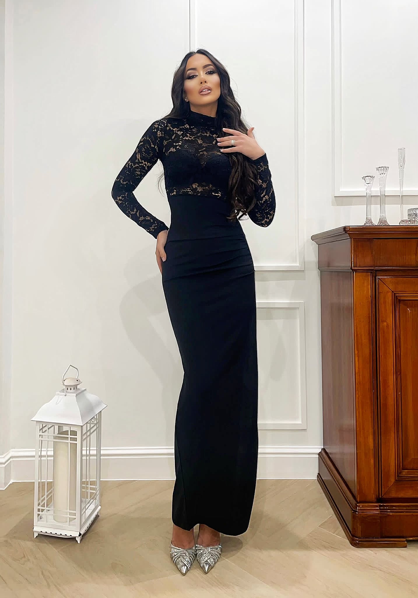 Abito nero con spacco e top in pizzo - R.a. Boutique 