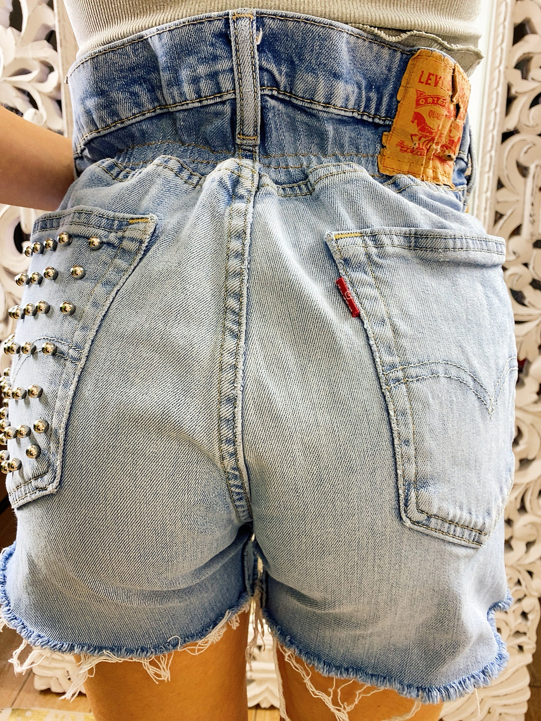 Short Vintage Levi’s jeans medio chiaro con borchie argento - R.a. Boutique 