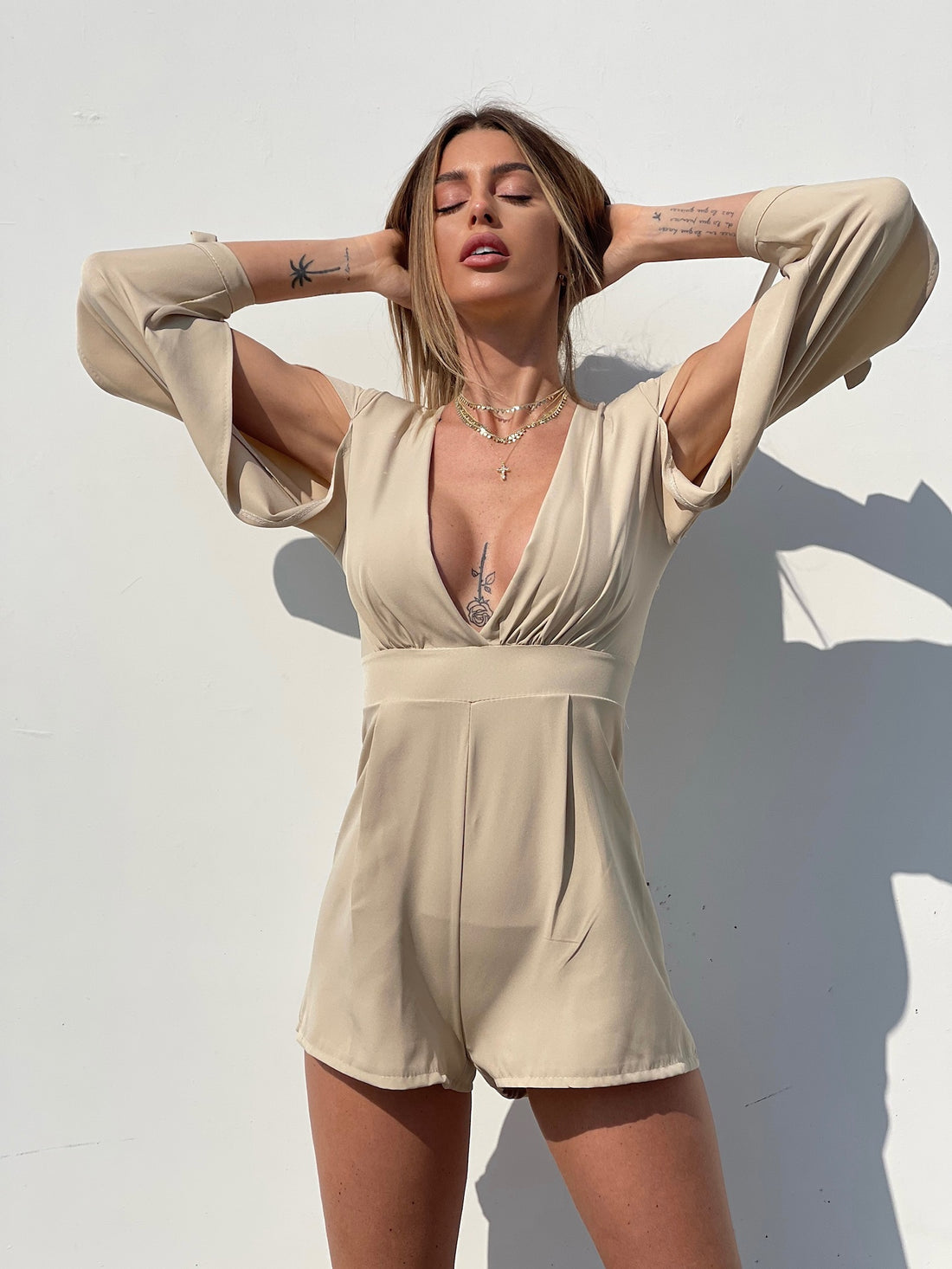 Tutina beige con fiocchetti - R.a. Boutique 