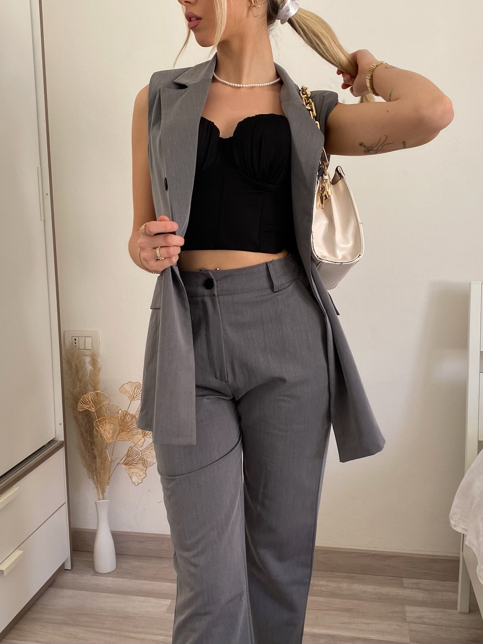 Completo smanicato e pantalone grigio - R.a. Boutique 