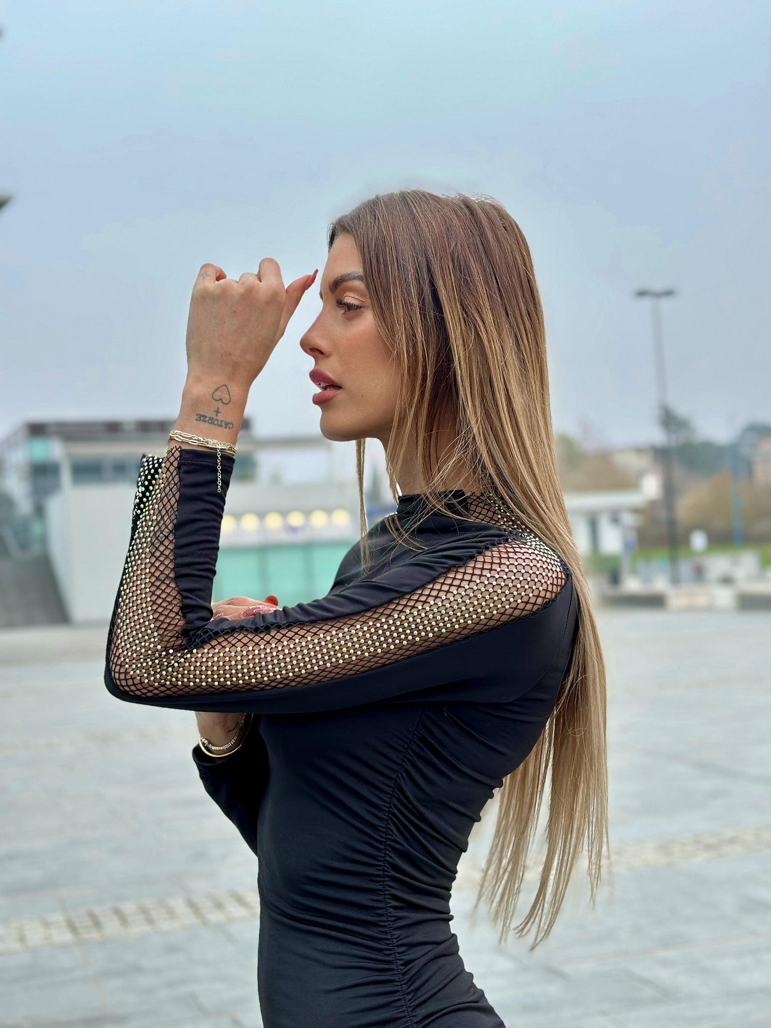 Abito nero aderente manica con strass - R.a. Boutique 