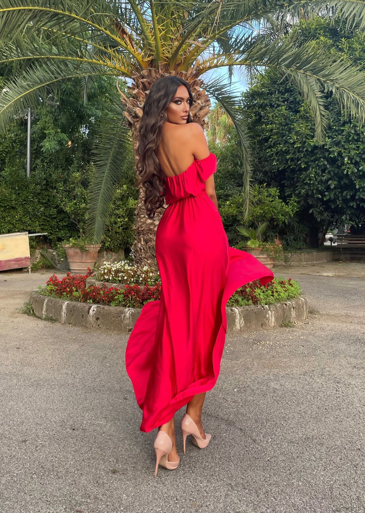 DESIGN - Vestito corto rosso con scollo a barchetta e nodo