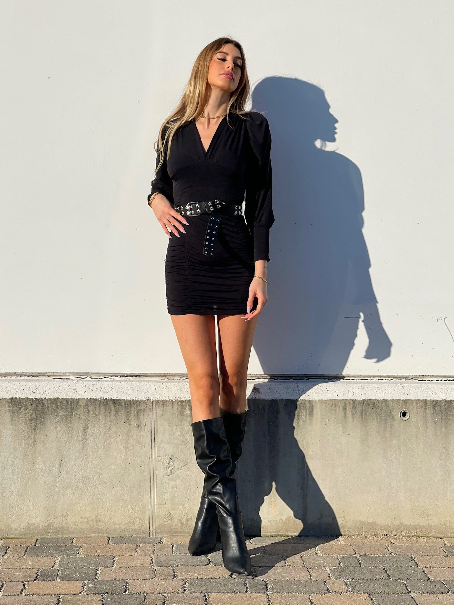 Abito con drappeggio nero - R.a. Boutique 