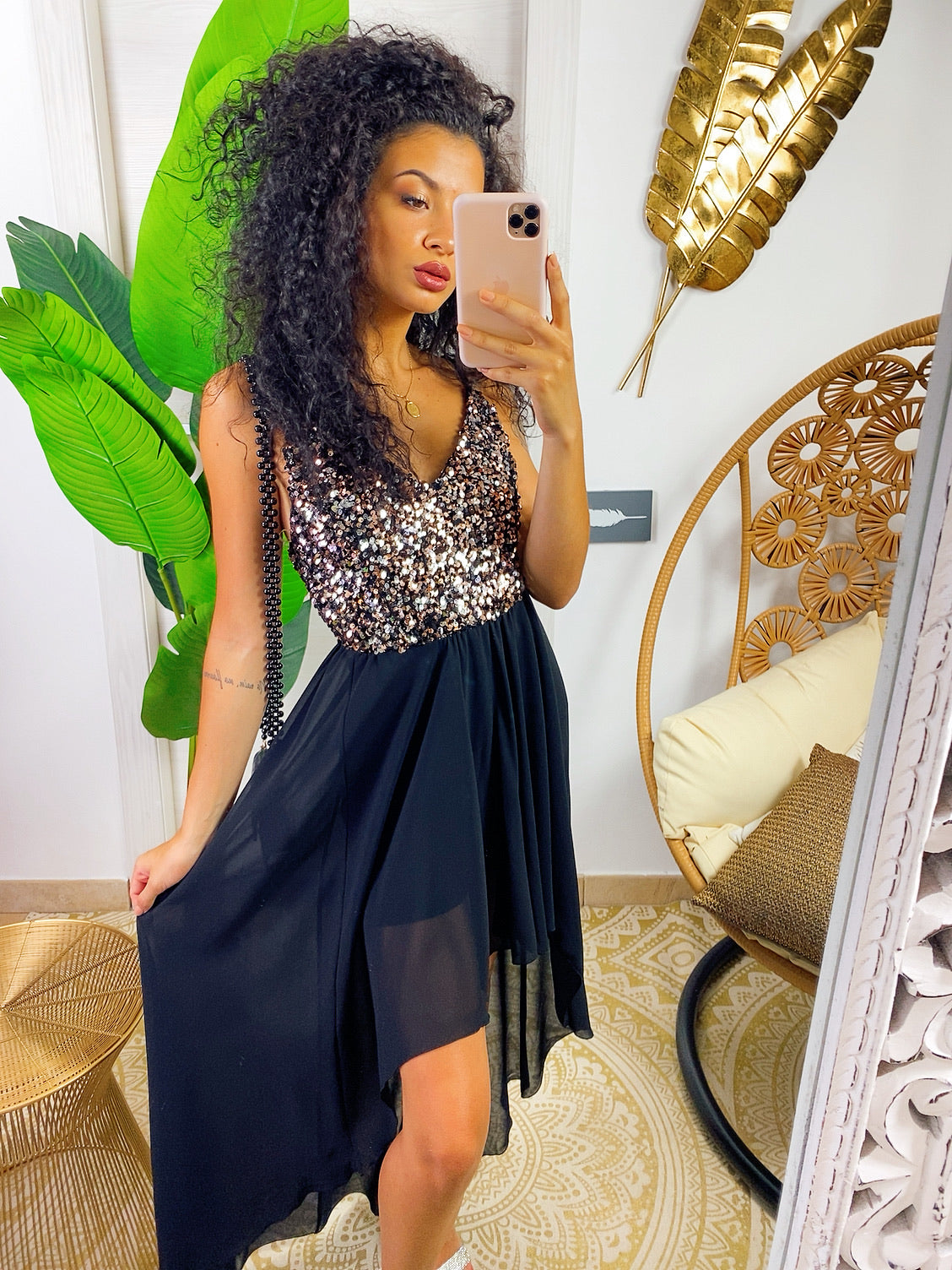 Abito nero con paillettes nel corpetto - R.a. Boutique 