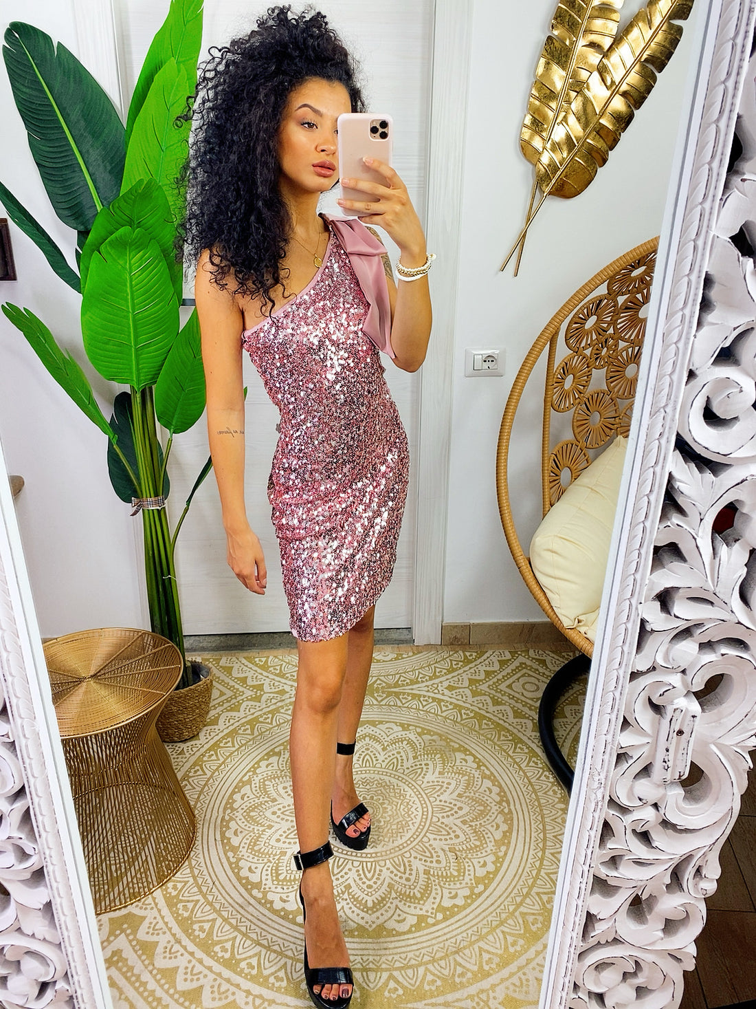 Abito con paillettes rosa monospalla con fiocco - R.a. Boutique 