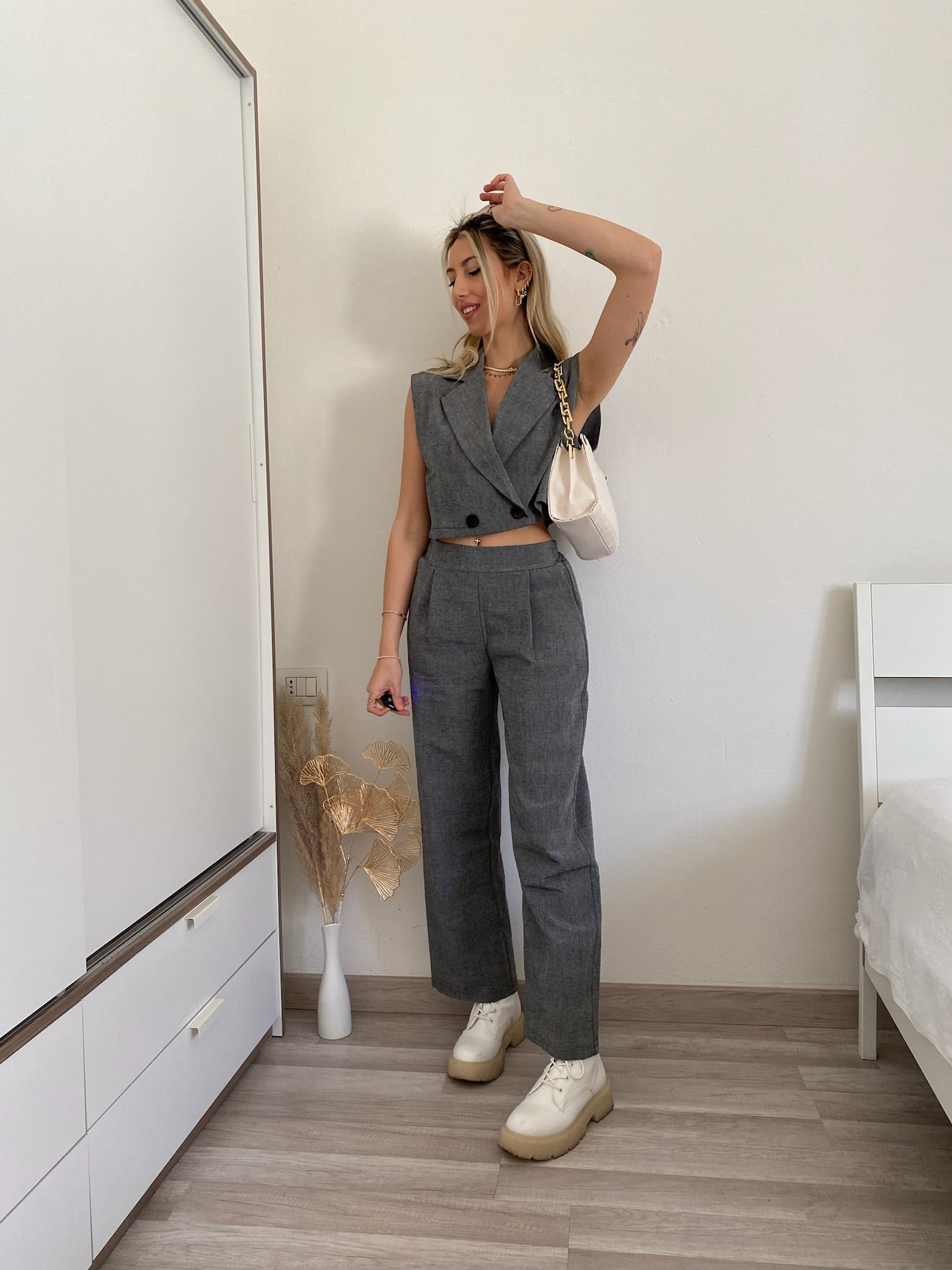 Completo top crop e pantalone grigio - R.a. Boutique 