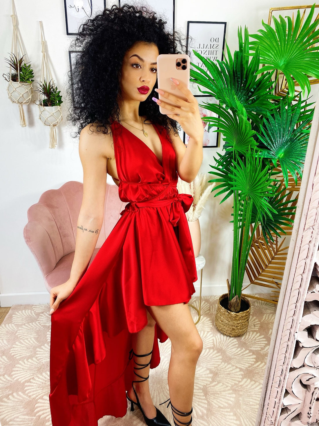 Abito in raso con gonna asimmetrica e incrocio rosso - R.a. Boutique 