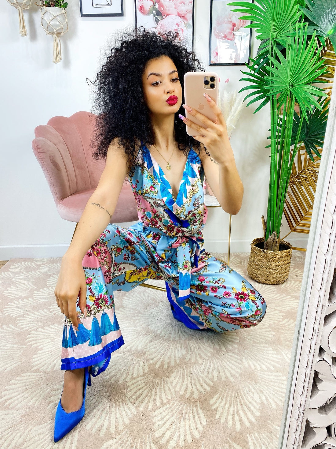 Tuta intera con base celeste blu fiori fuxia - R.a. Boutique 