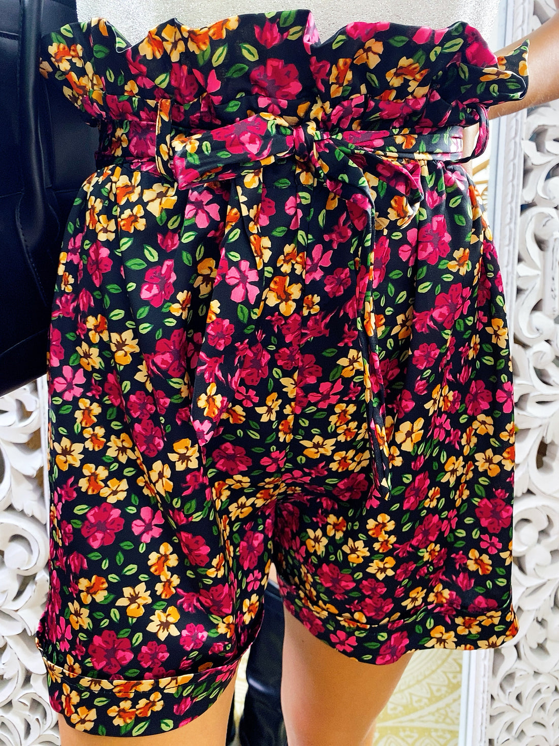 Short a fiori base nera con fiocco - R.a. Boutique 