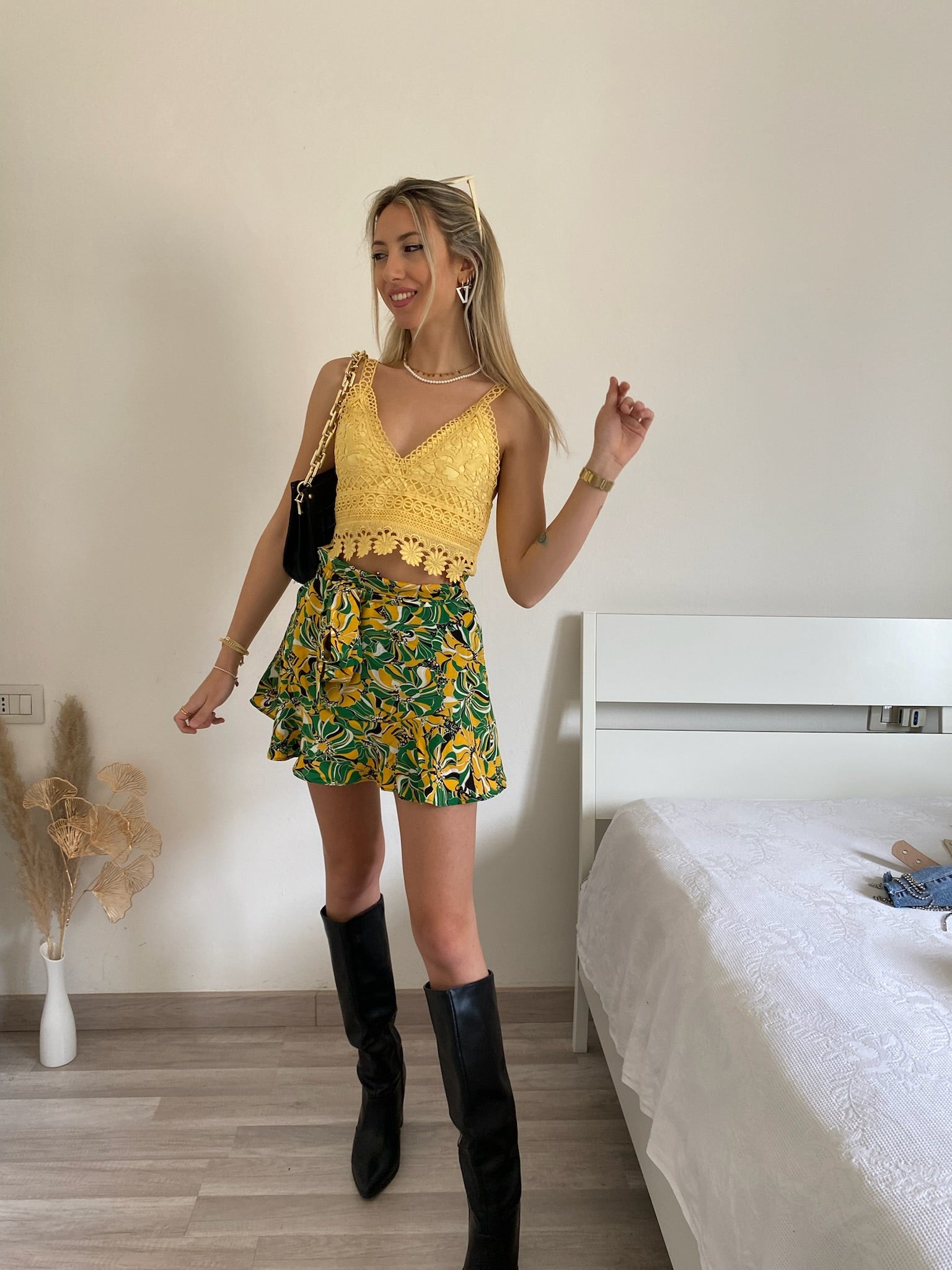 Top in pizzo giallo con pizzo - R.a. Boutique 