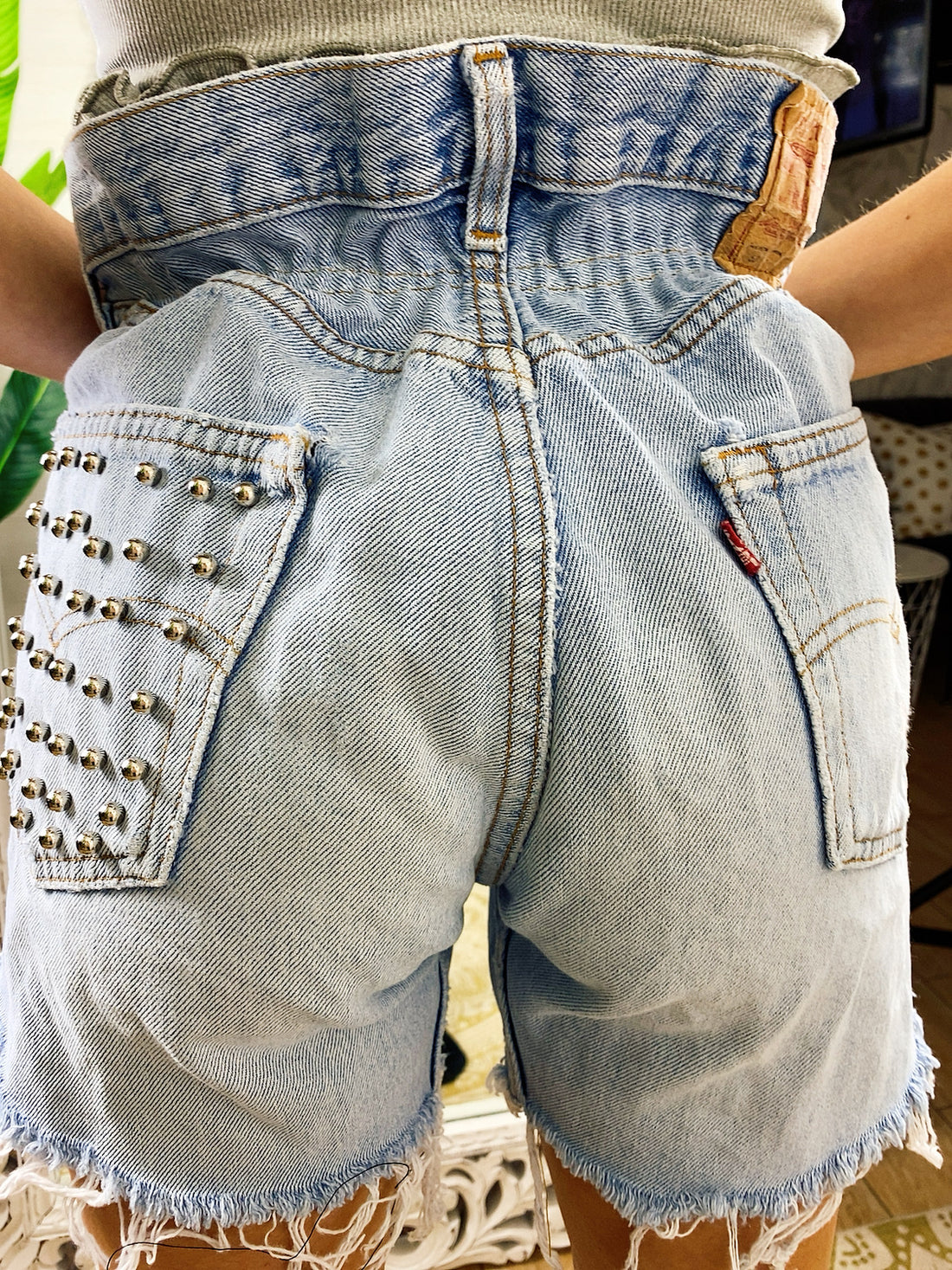 Short Vintage Levi’s jeans medio chiaro con borchie argento - R.a. Boutique 
