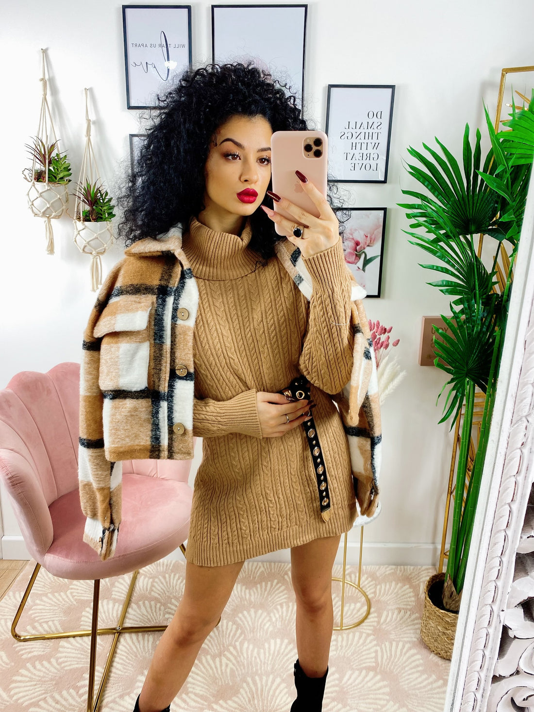 Abito in maglia a trecce collo alto camel - R.a. Boutique 