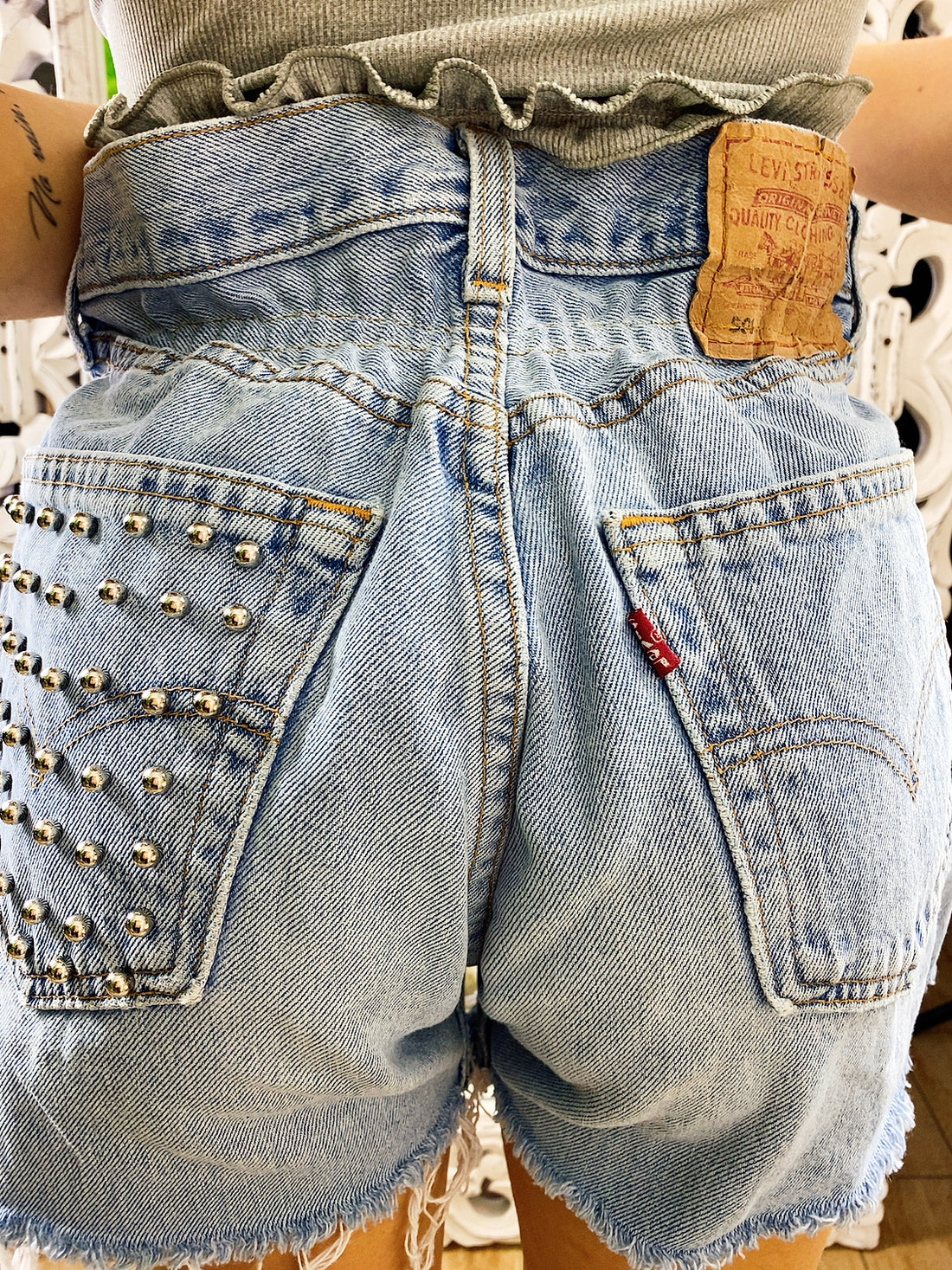 Short Vintage Levi’s jeans medio chiaro con borchie argento - R.a. Boutique 