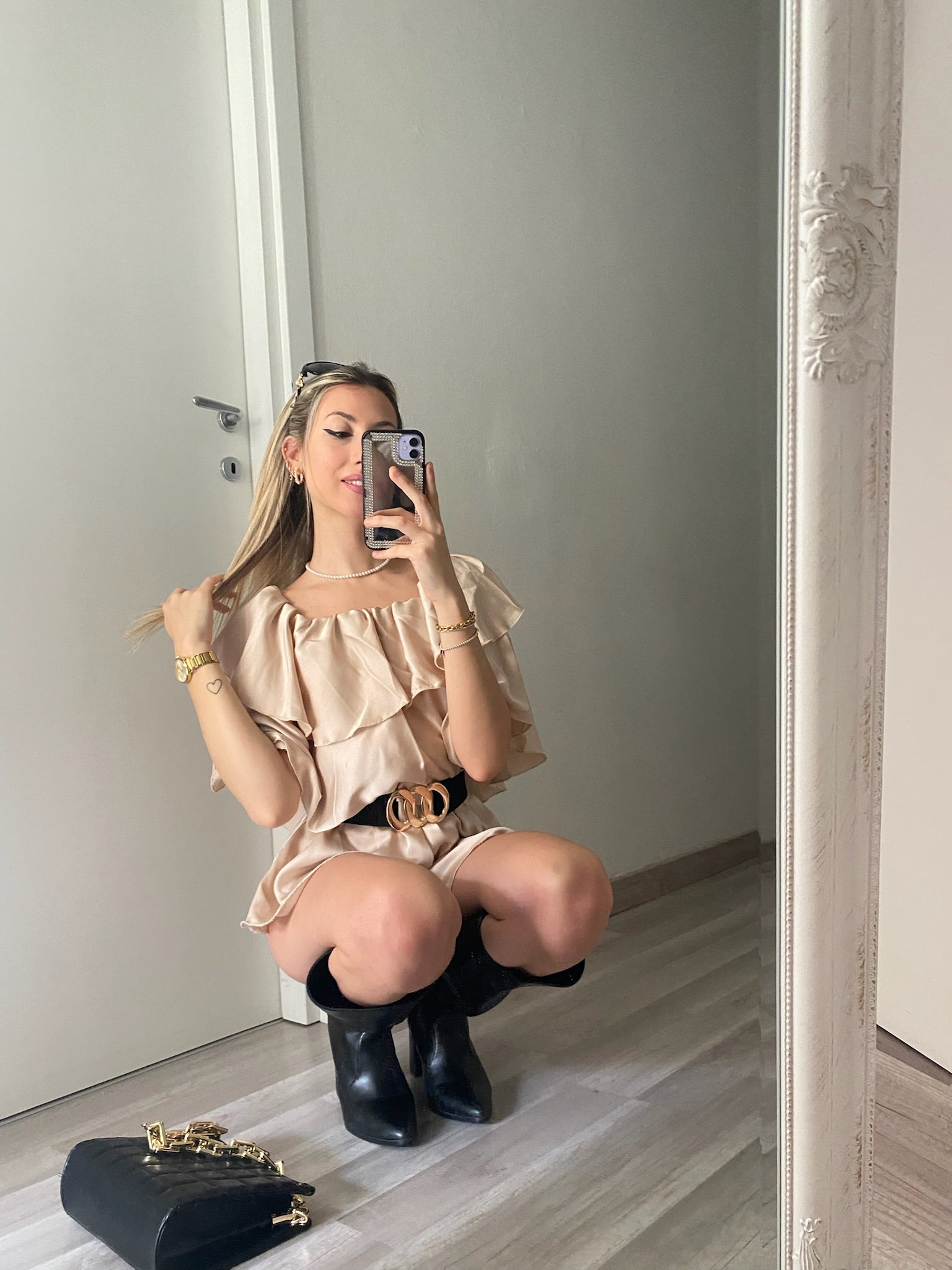 Tutina beige scollo a barchetta e balze - R.a. Boutique 