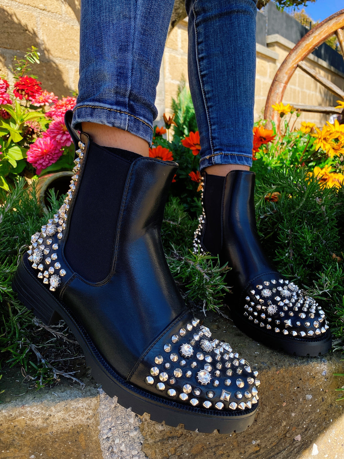 Stivaletto basso con borchie - R.a. Boutique 