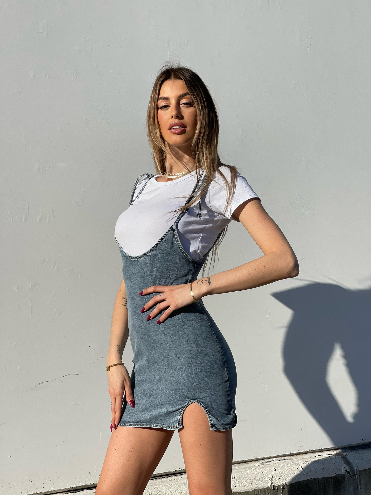 Abito in jeans con t-shirt - R.a. Boutique 