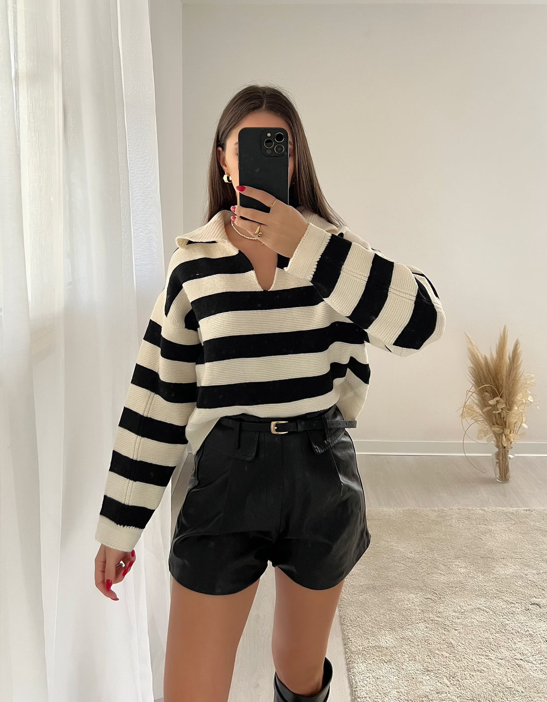 Short in ecopelle nero con cintura - R.a. Boutique 