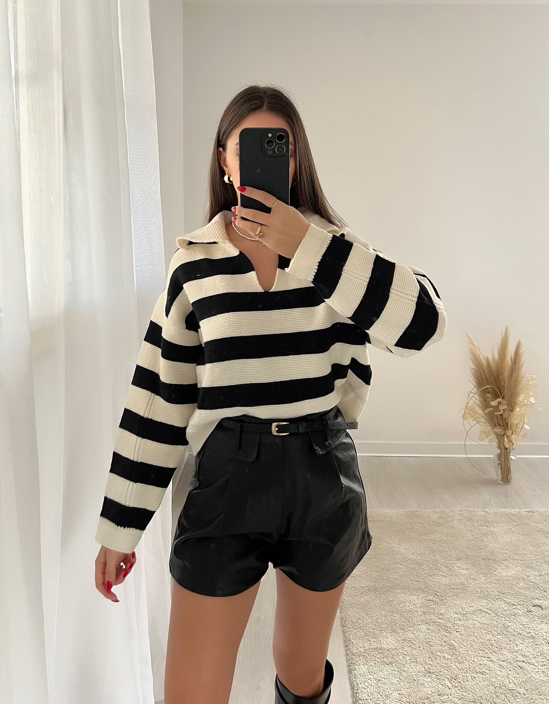 Short in ecopelle nero con cintura - R.a. Boutique 