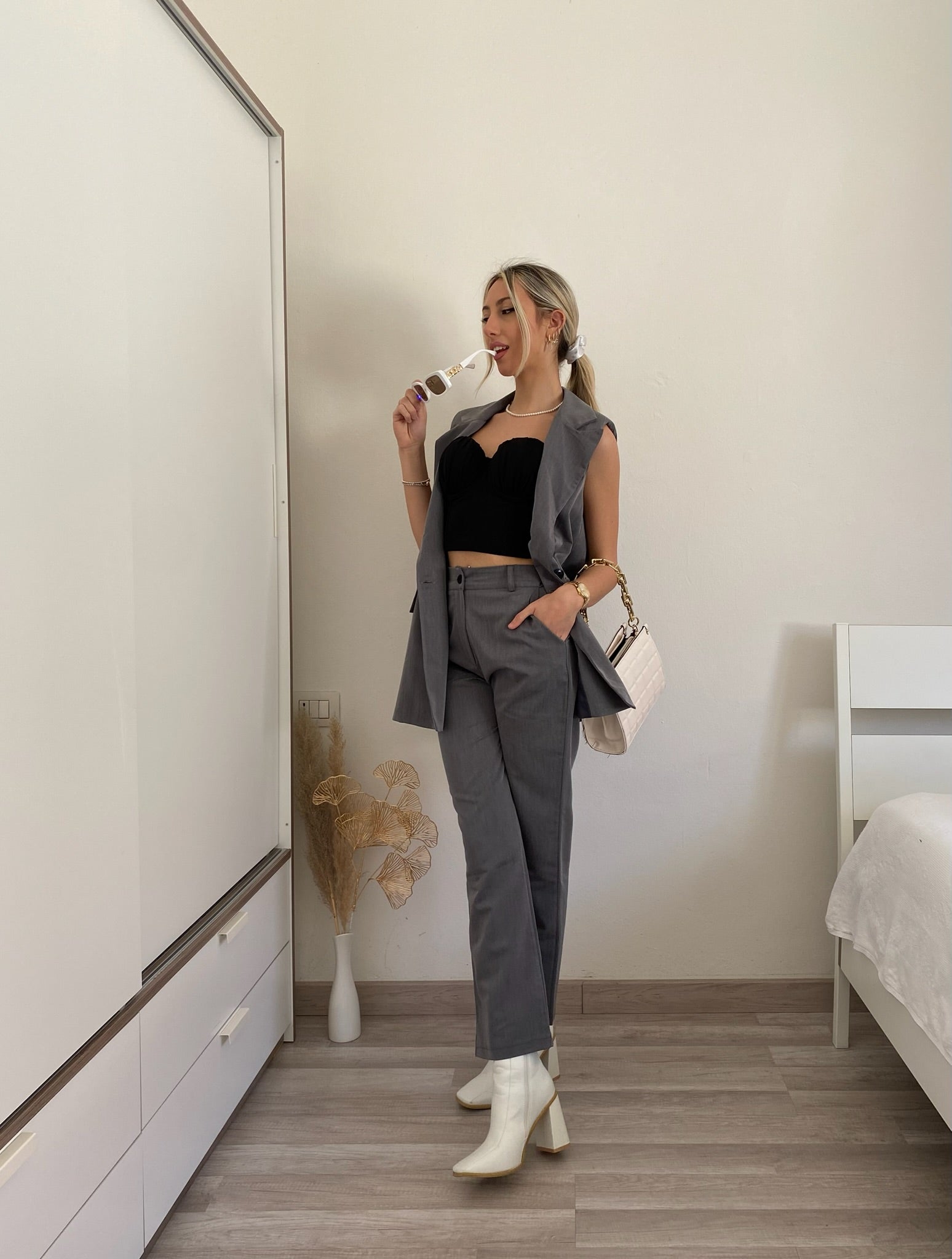 Completo smanicato e pantalone grigio - R.a. Boutique 