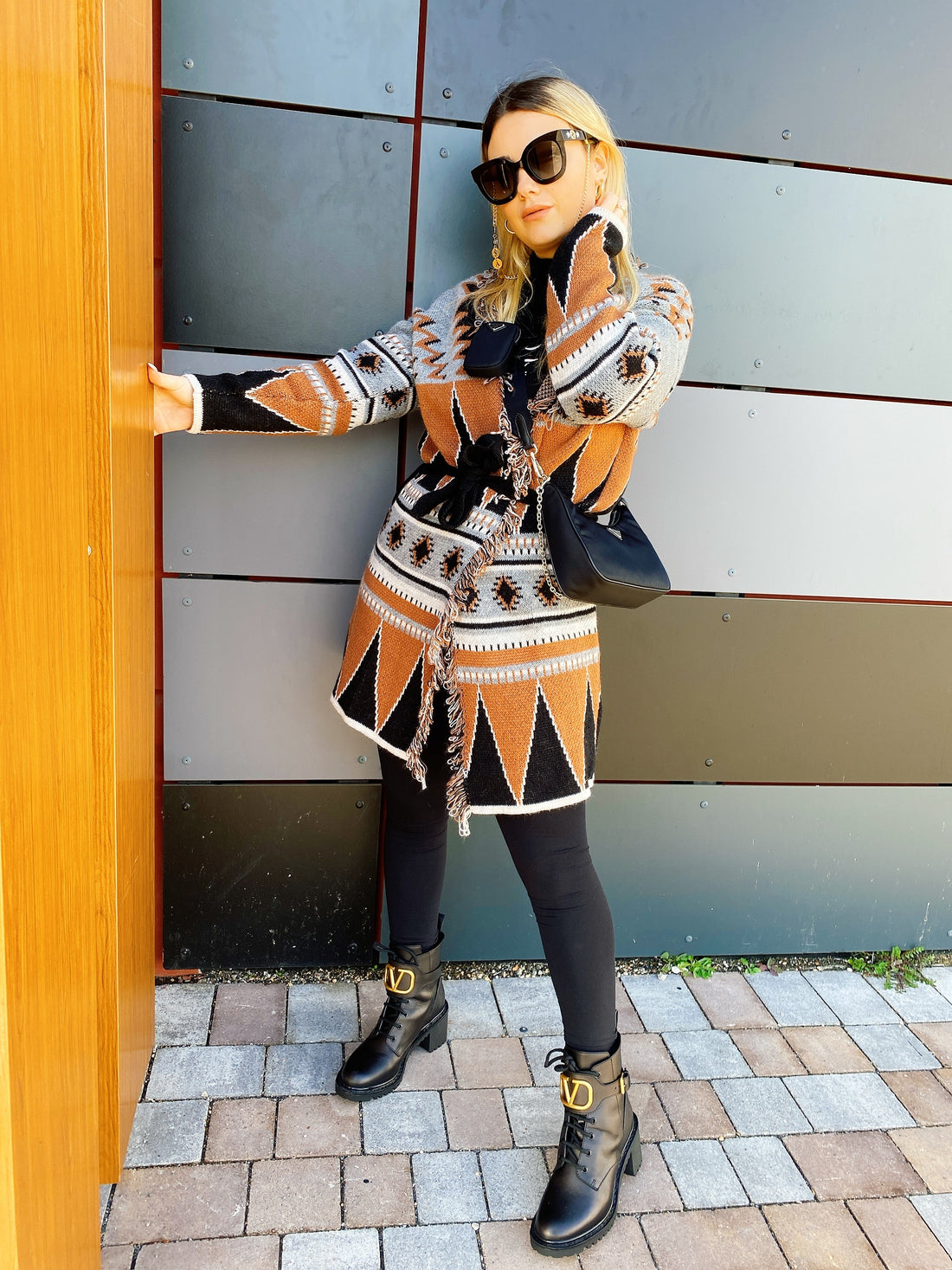 Cardigan camel con frange e cinta - R.a. Boutique 