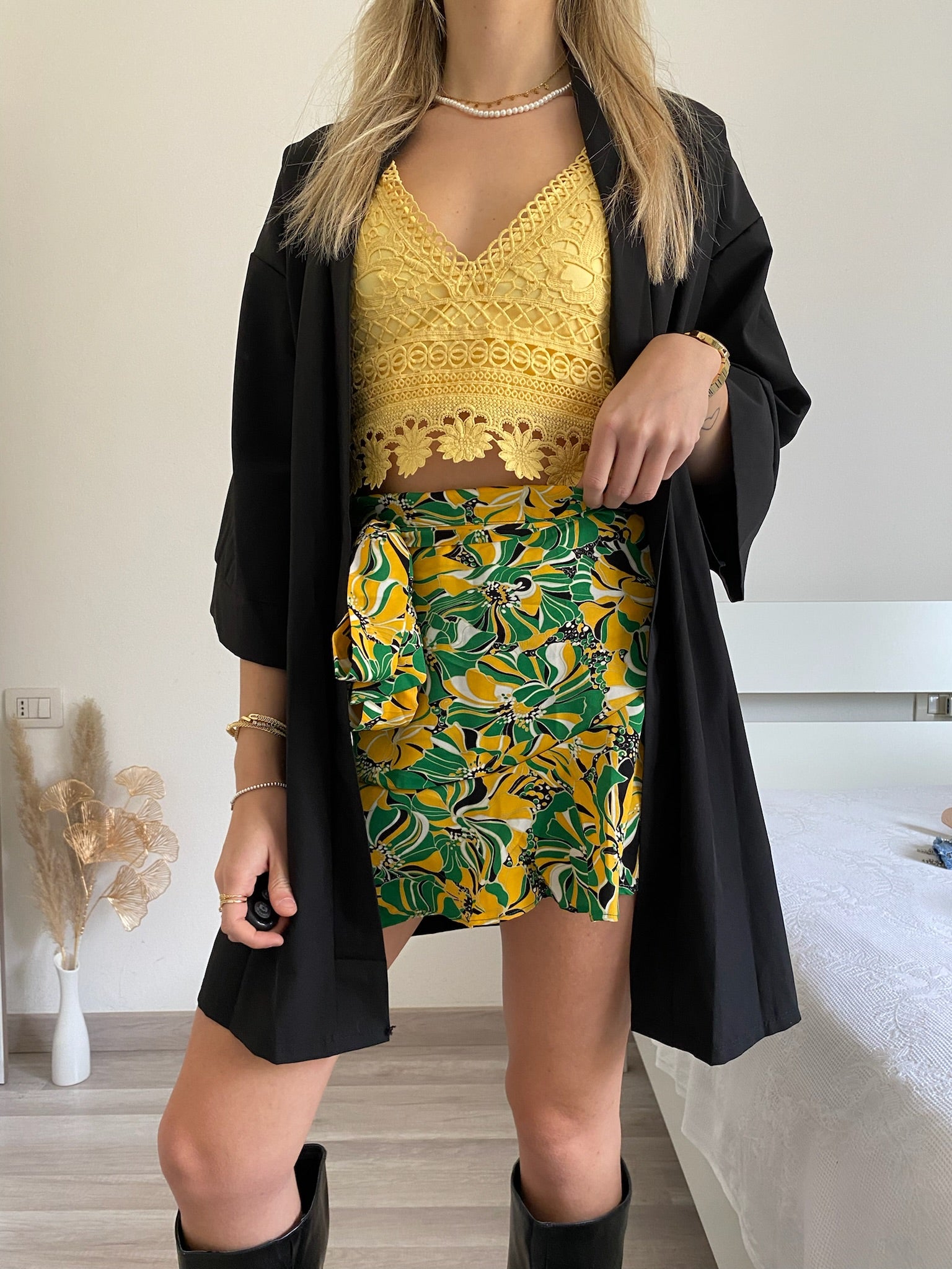 Top in pizzo giallo con pizzo - R.a. Boutique 