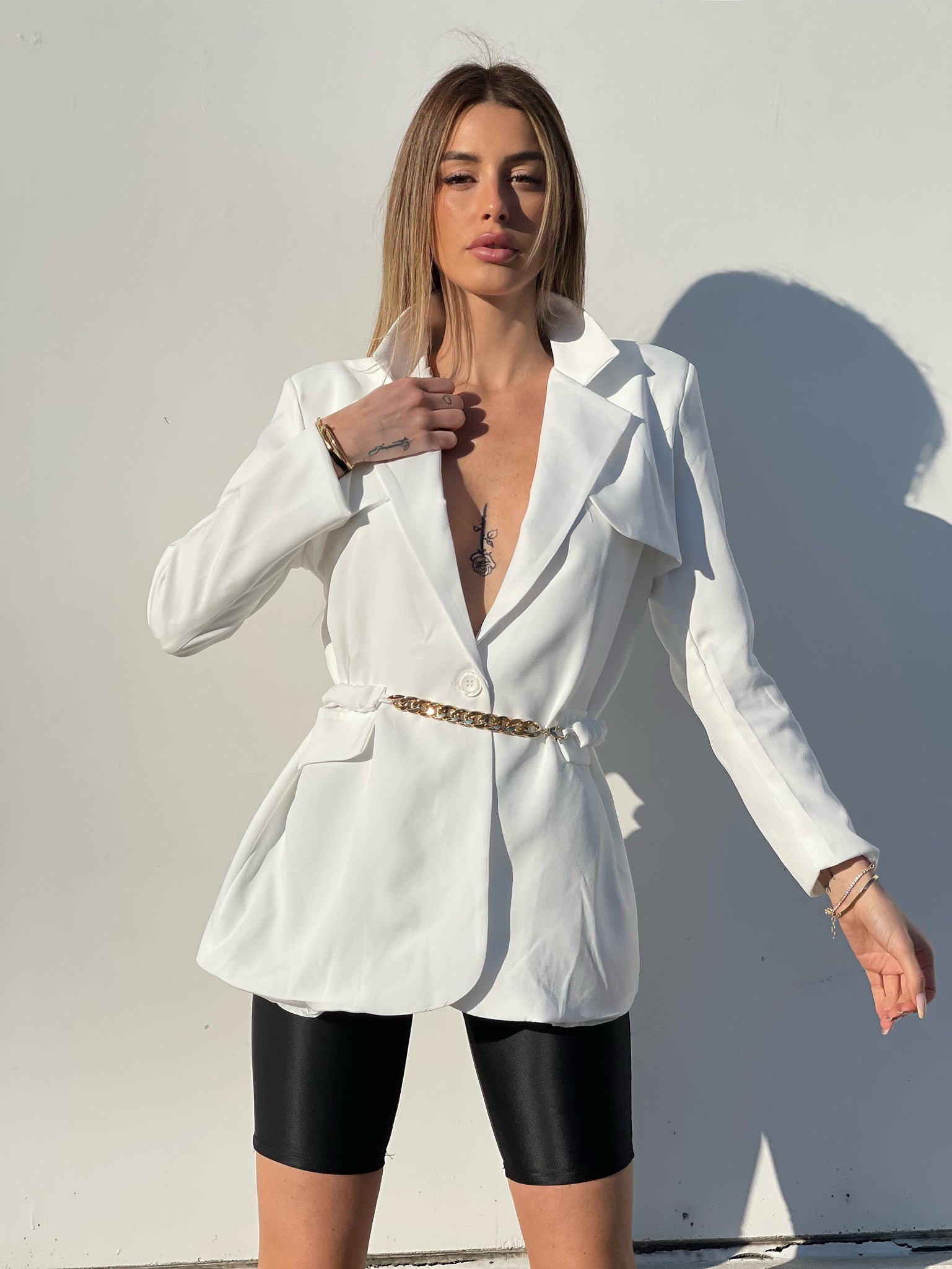 Blazer bianco con cintura - R.a. Boutique 